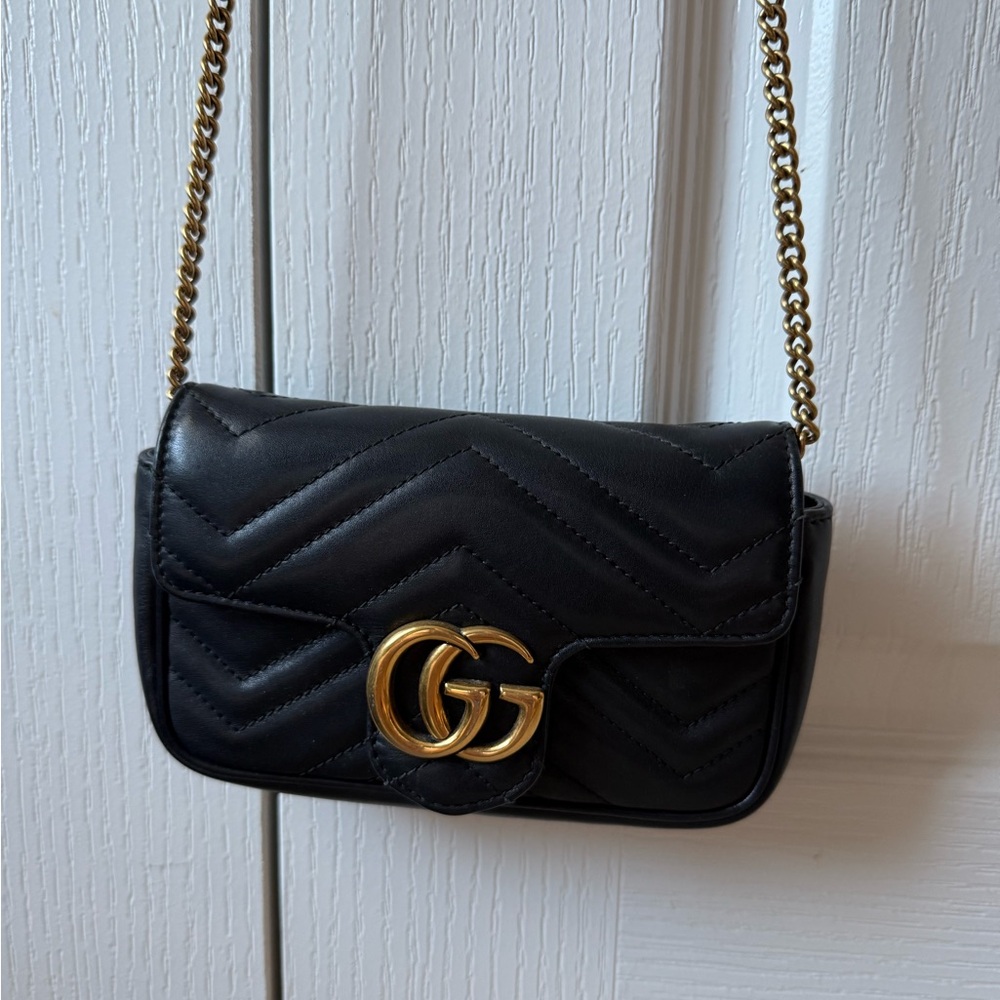 Mini Gucci Black Quilted Crossbody Bag with Gold Chain - Picture 4 of 7